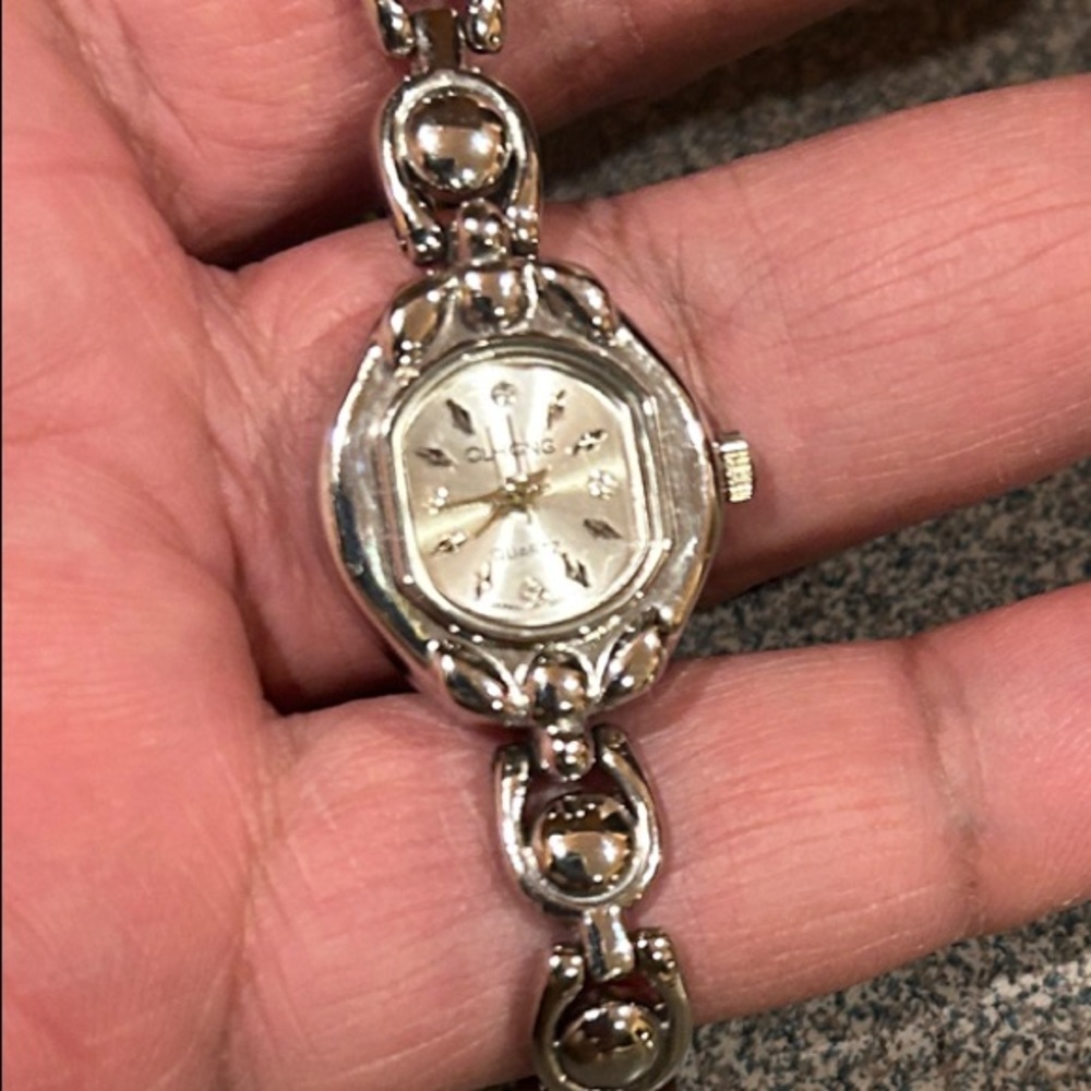 CLhong Chic Women's Silver Watch